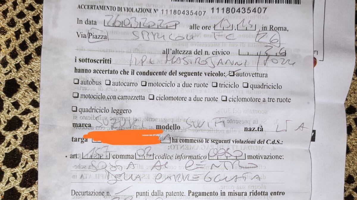 La denuncia: "In piena pandemia i vigili pensano a multare le auto"