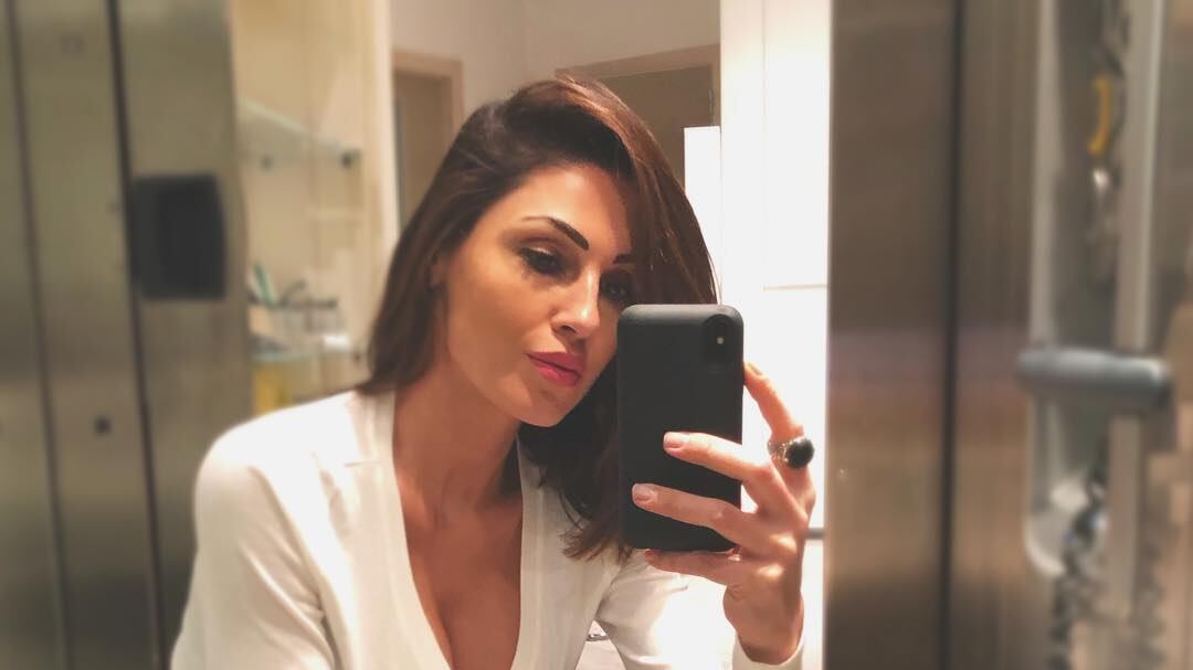 Anna Tatangelo fa impazzire i fan. Ma chi le scatta le foto?