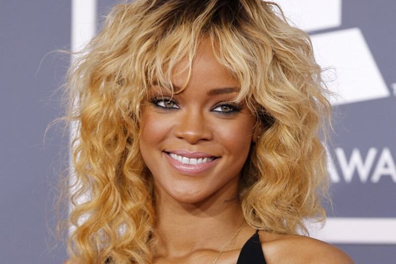 Rihanna, il seno esplode su Instagram. Ma è il profilo di un'amica 9
