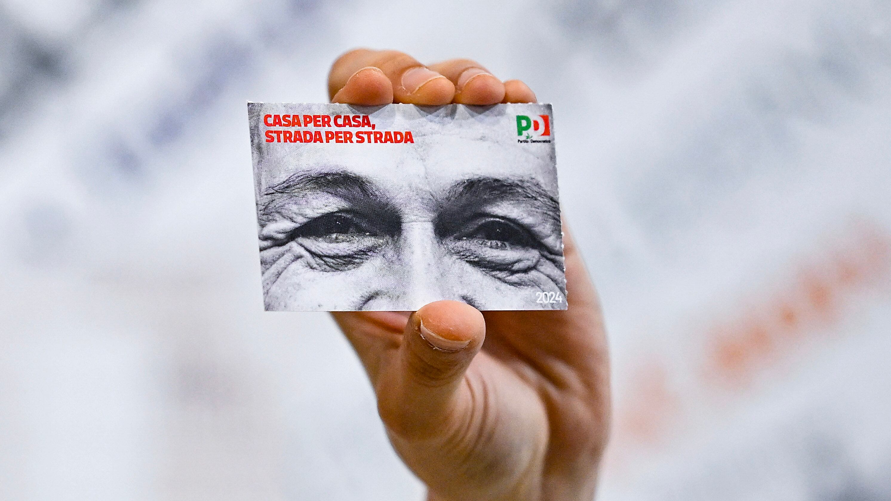 "Un omaggio", "Si rivolta nella tomba". Scontro a sinistra su Berlinguer