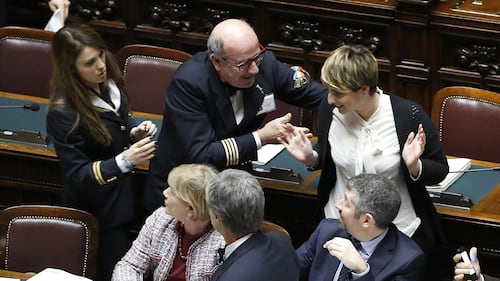 La protesta in aula dei 5 Stelle 5
