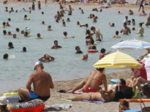 Spiagge, 400 euro al giorno per ombrelloni e lettini