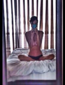 Instagram e Twitter, tra le vip spopola il "selfie" nudo 8