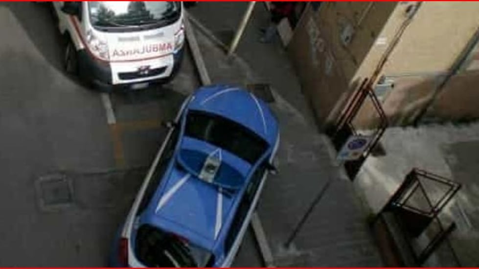Evaso dai domiciliari scippa la borsa a una donna