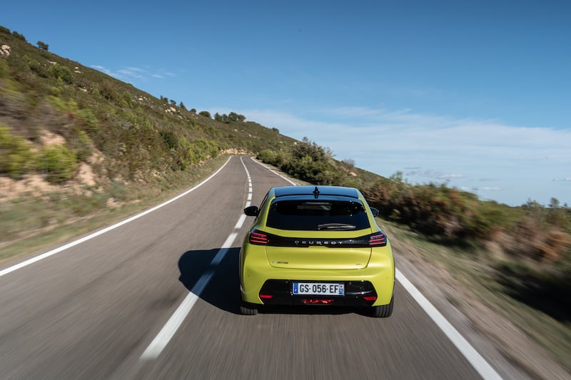 Peugeot e-208, guarda la gallery 13