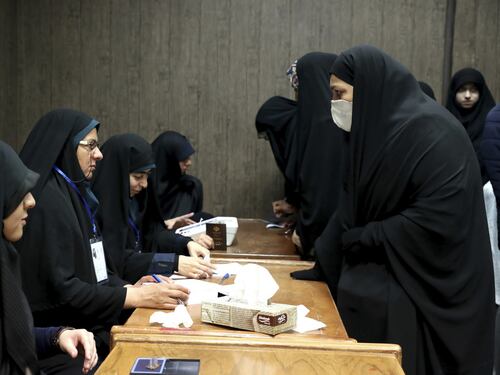 Elezioni in Iran, chiusi i seggi: conservatori favoriti