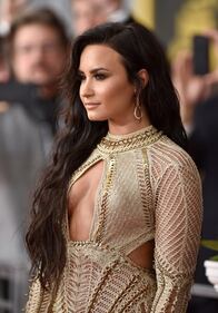 Demi Lovato, sexy trasparenze allo specchio 15