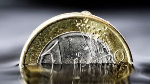 Vacanze, il "trucco" della moneta in frigo