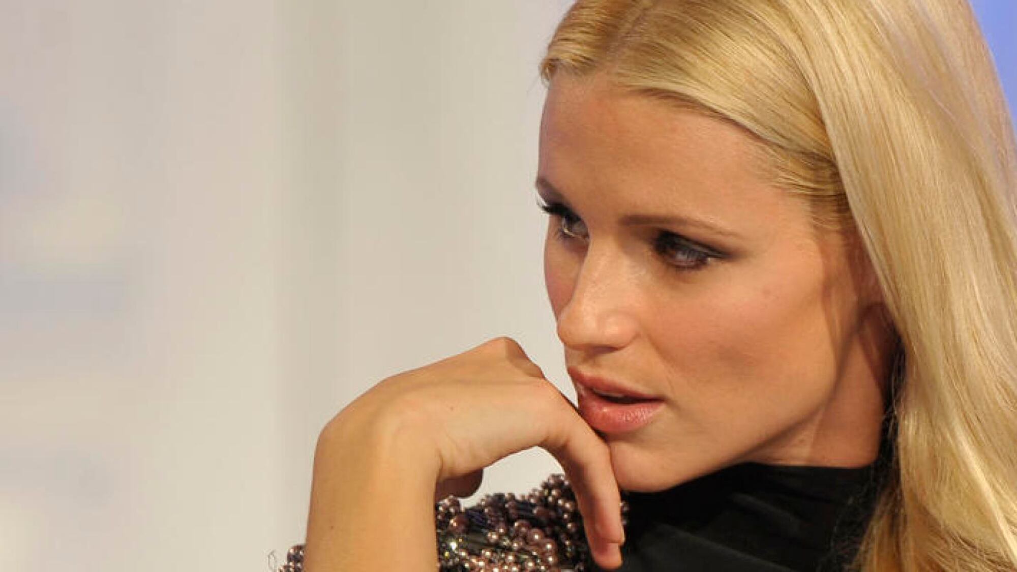 Michelle Hunziker: "In albergo con delle donne per il video trap"