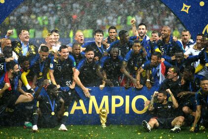 La Francia solleva la Coppa del Mondo: tutte le foto della festa  19