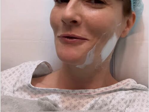 "L'anestesista si chiama Gesù". Victoria Cabello esulta prima di entrare in sala operatoria