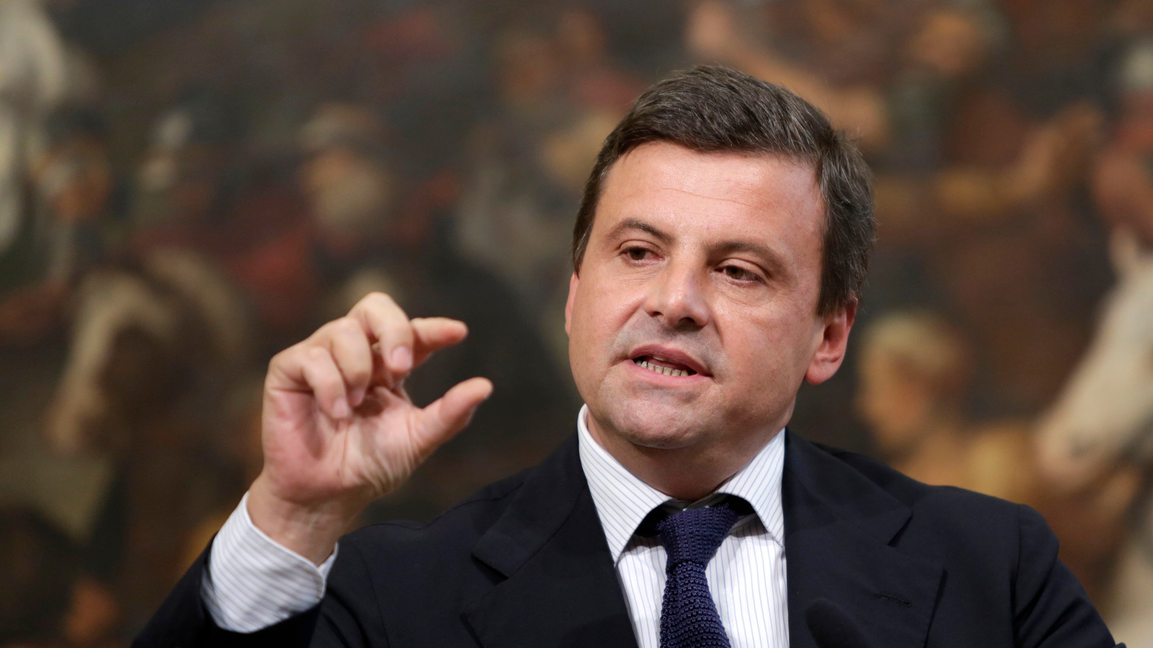 Calenda finge disinteresse ma fa l'anti-sovranista