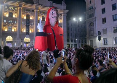 A Milano, a Piazza Affari la prima de "La Casa di Carta"  6