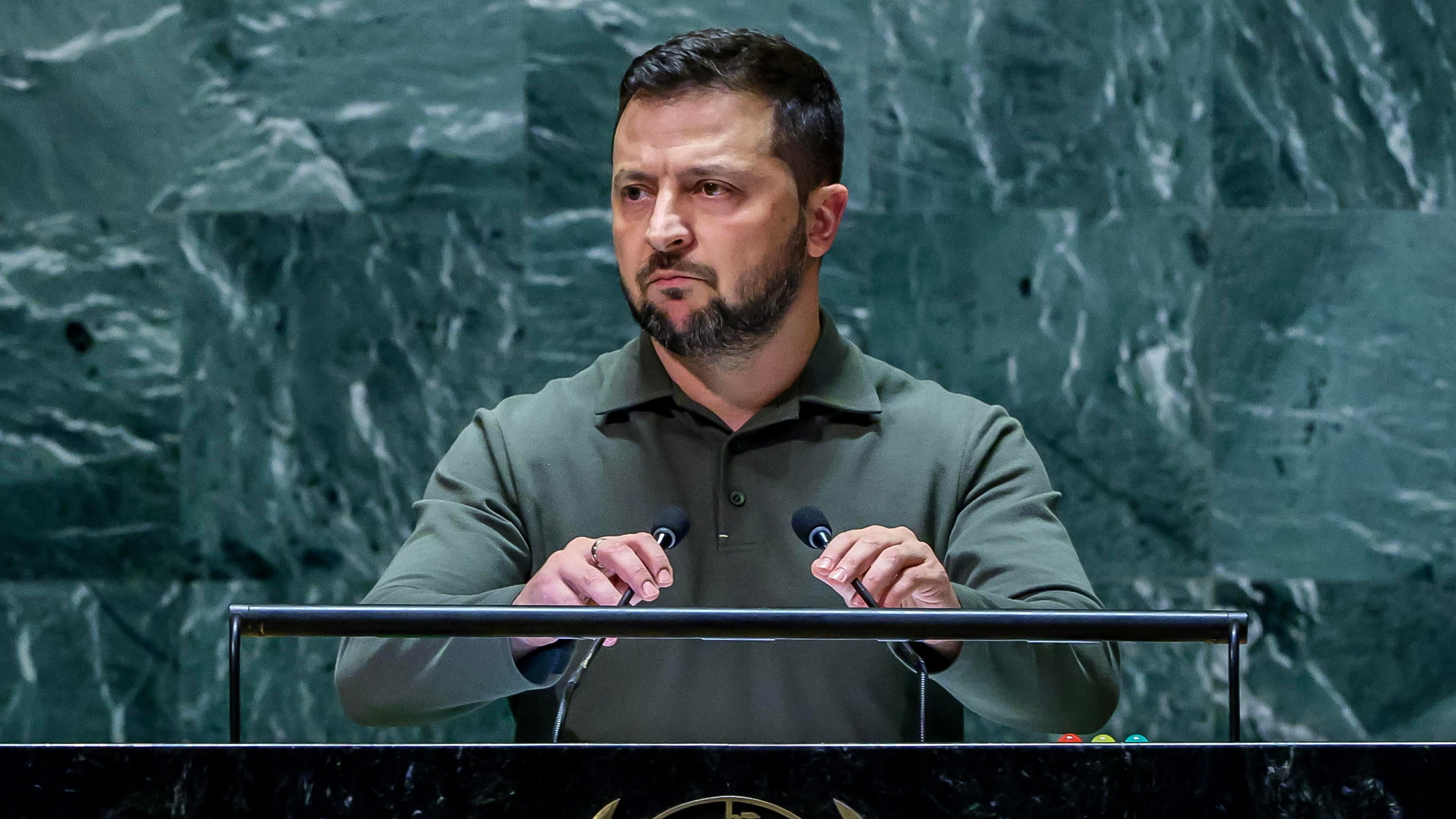 La previsione di Zelensky. "Guerra in Ue nel 2028". Putin: "Super razzo pronto"