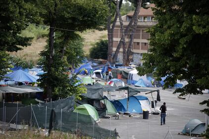 Blitz della polizia nella tendopoli dei migranti alla Stazione Tiburtina 17