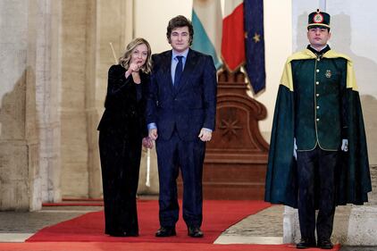 Giorgia Meloni e Javier Milei, incontro di un'ora a palazzo Chigi 5
