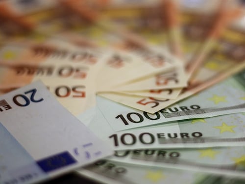 Vinse 5 milioni al Gratta e Vinci, ma i ladri gli portano via tutto