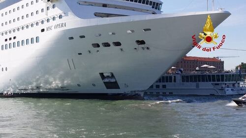Venezia, le foto della nave e del battello dopo l'incidente 1