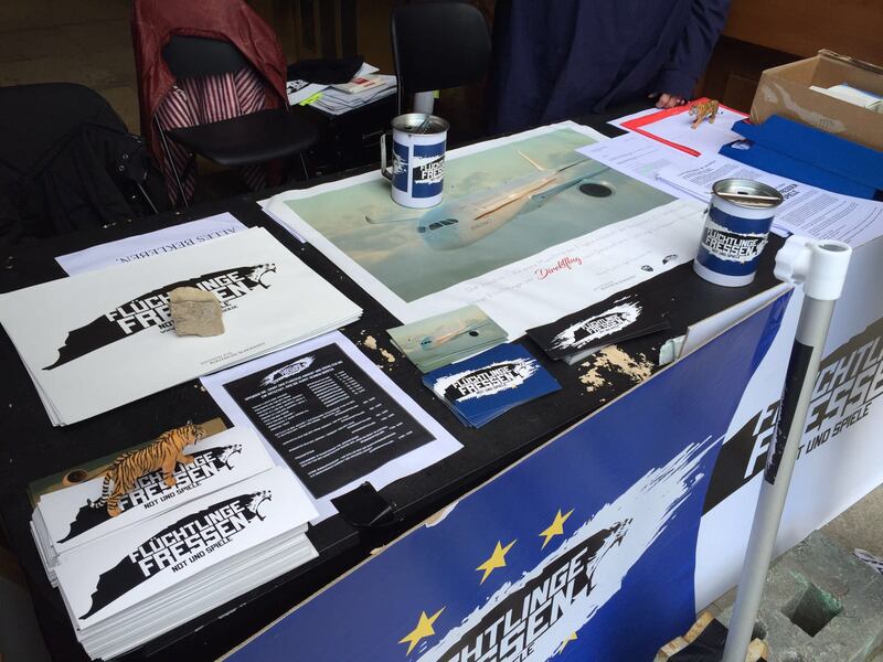 A Berlino spunta un'arena con le tigri per "mangiare" i rifugiati 7