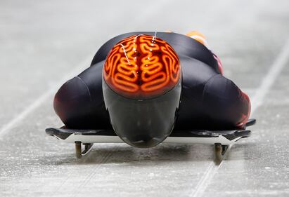Aquile, mostri e teschi: i caschi più strani dell'Olimpiade 6