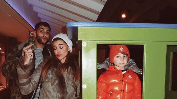 Dopo le dichiarazioni di Corona, il fratello di Belen s'infuria con De Martino