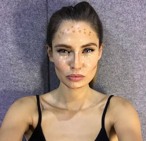 Scollatura sensuale per Bianca Balti 11