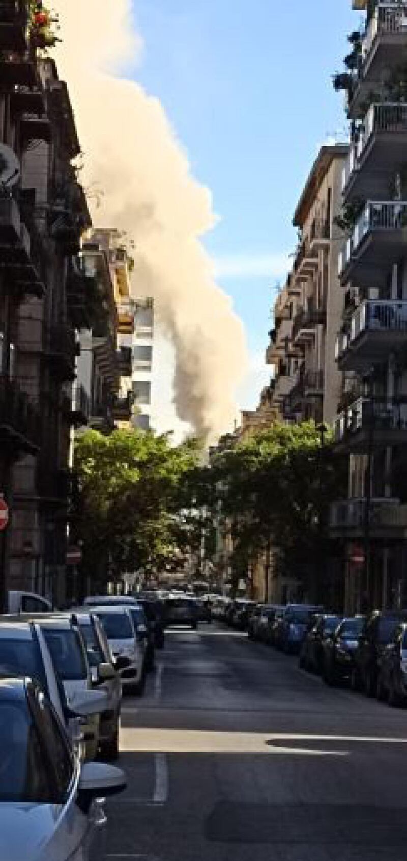 Incendio sul traghetto: fiamme non ancora domate 2
