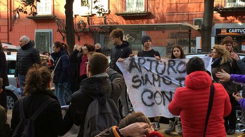 Napoli, 17enne accoltellato dal branco: il corteo per dire “no alla violenza” 10