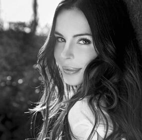 Nina Moric, costume super-sexy per i social 7