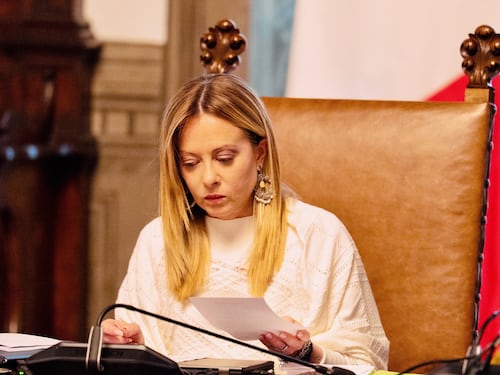 Si dimette la giuria. Meloni: "Non avrei aperto alla Russia"
