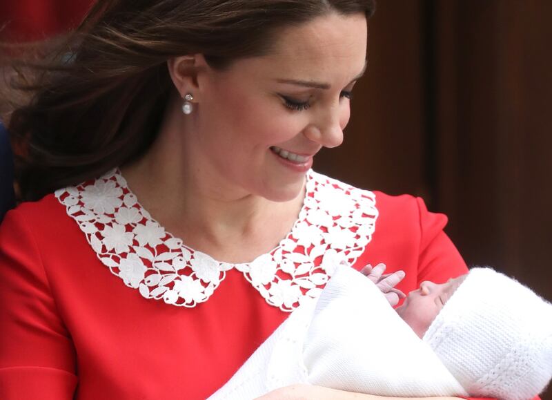 Kate Middleton raggiante dopo il parto 19