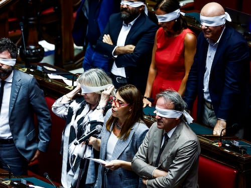 L’onorevole algoritmo detta legge