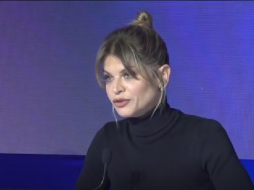 "Travolta dall'odio". Alessandra Amoroso racconta gli ultimi anni in lacrime