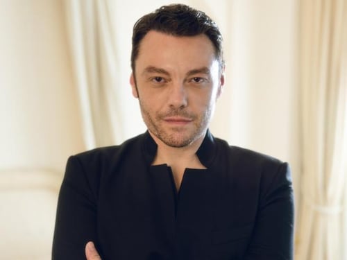 "Sul palco mi sento in vacanza dalla vita. Io mi schiero sempre con le mie canzoni"