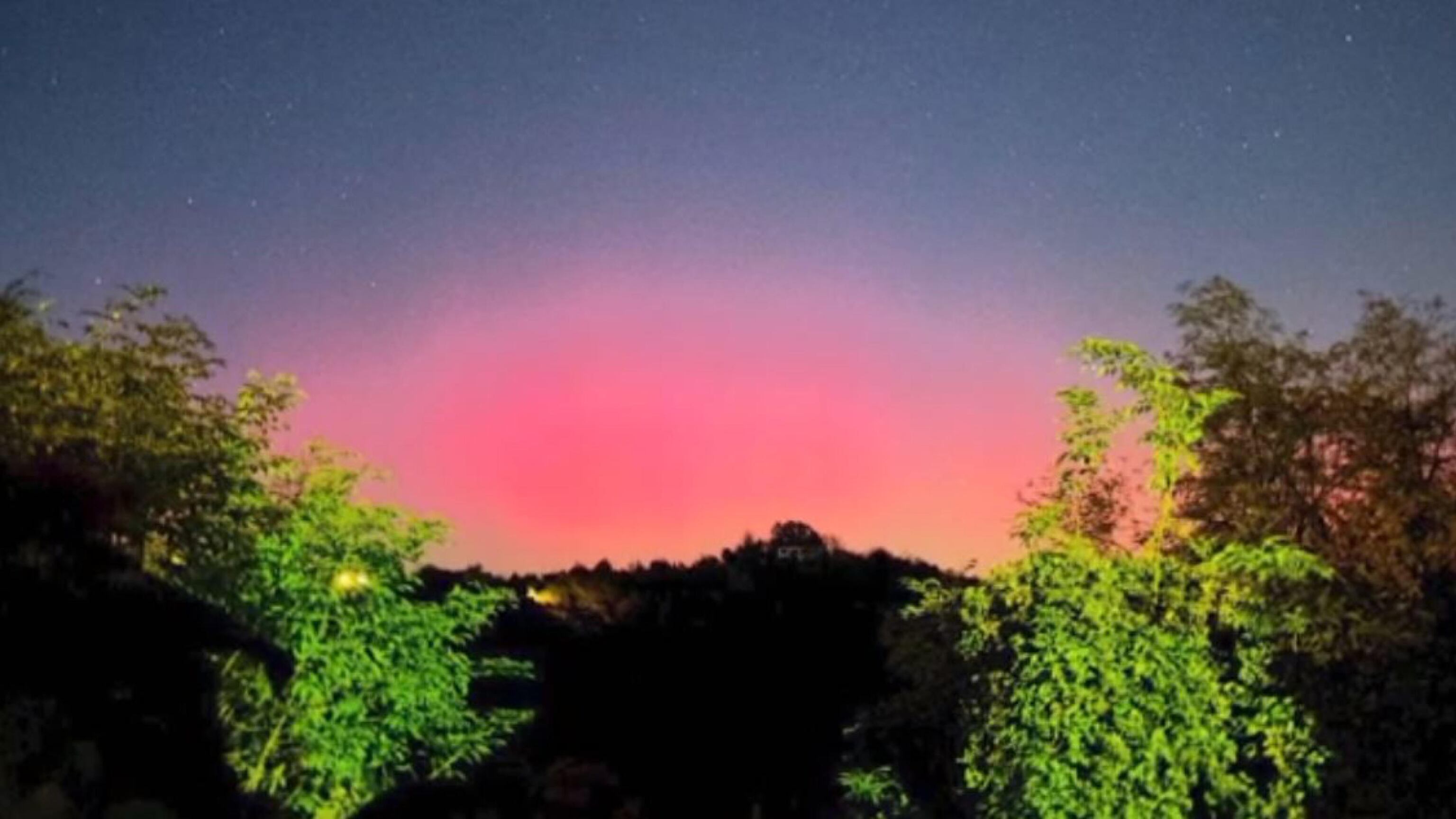 Aurora boreale visibile fino in Puglia: le immagini dell'incredibile fenomeno