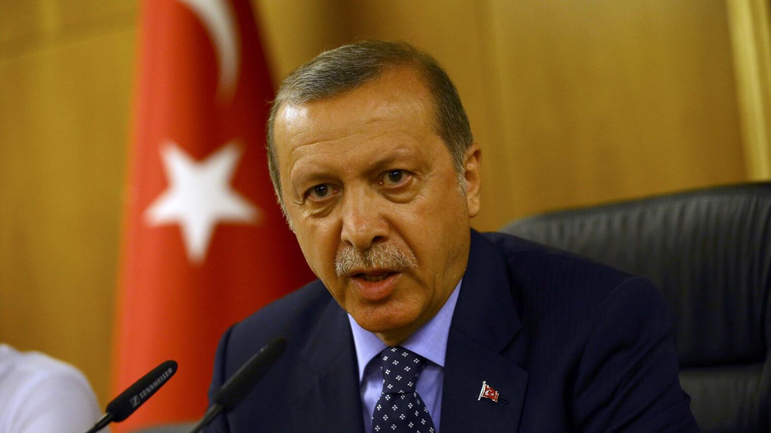 I leader del Caim con Erdogan Anche il Pd ora è in imbarazzo