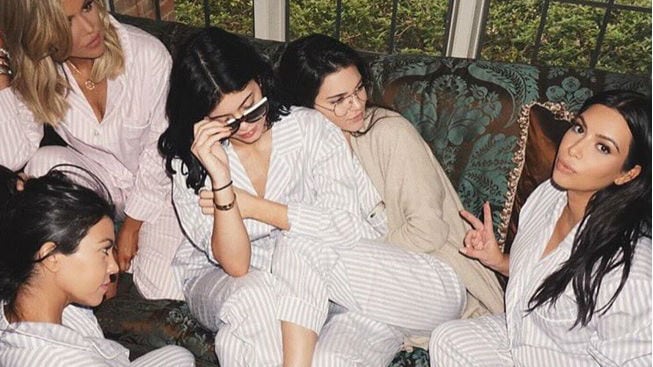 Kim Kardashian, baby shower con pigiama party
