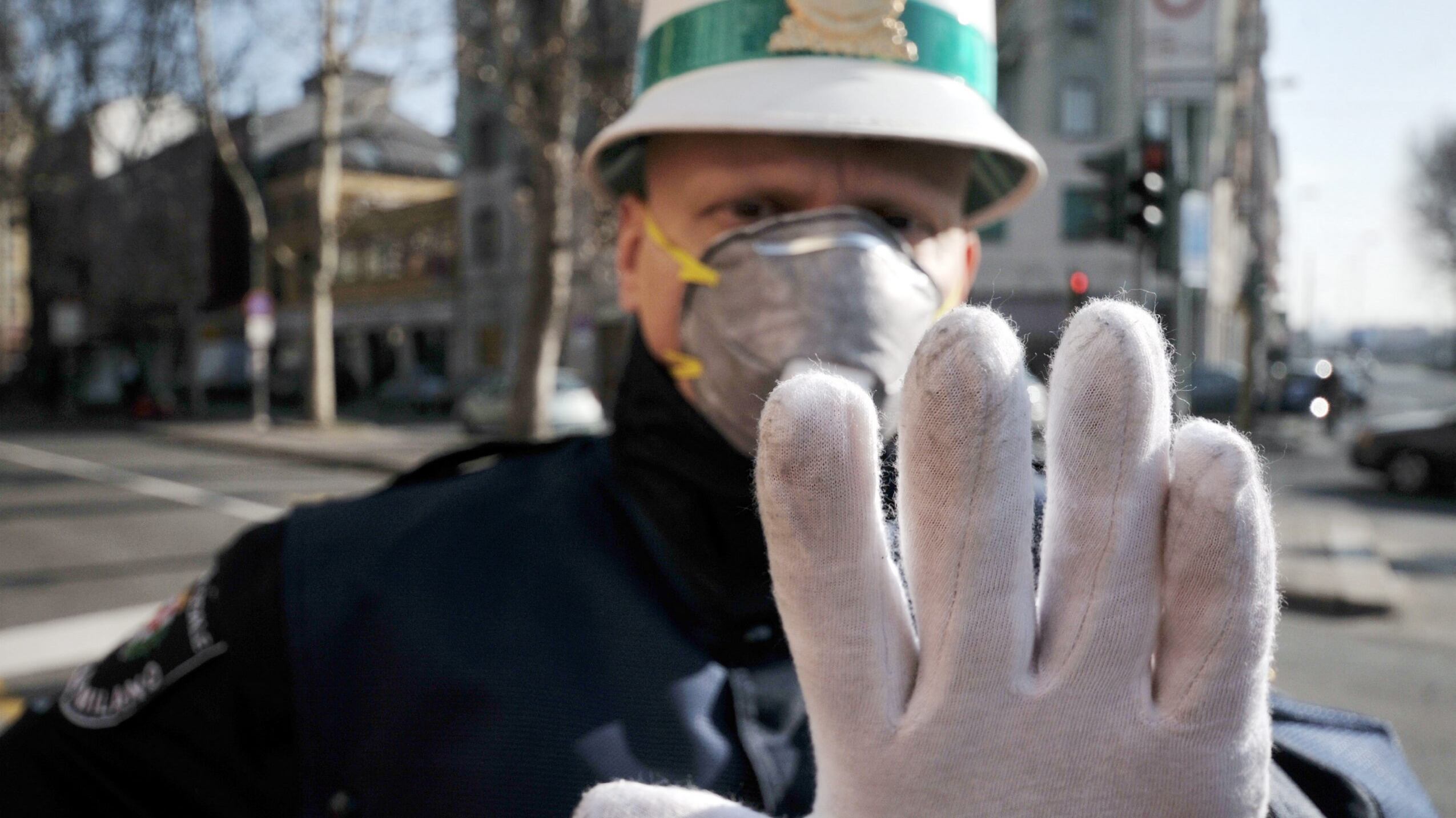 Denuncia choc di un pensionato: "Io, quasi strangolato da un vigile urbano"