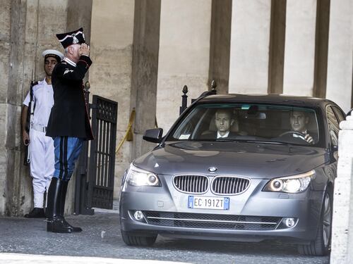Brunetta e Schifani al Quirinale. E Napolitano: "Valuto le opzioni"