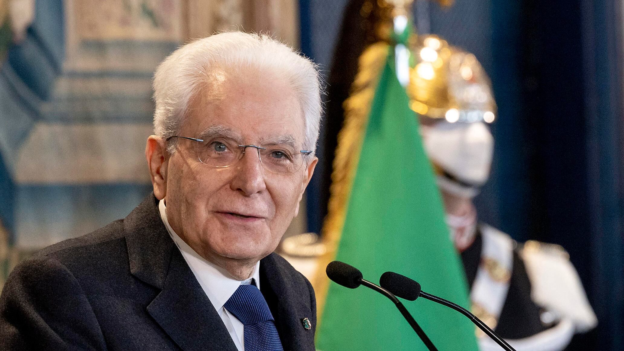 Mattarella scuote gli scettici: "Sì ai sacrifici per l'Ucraina"