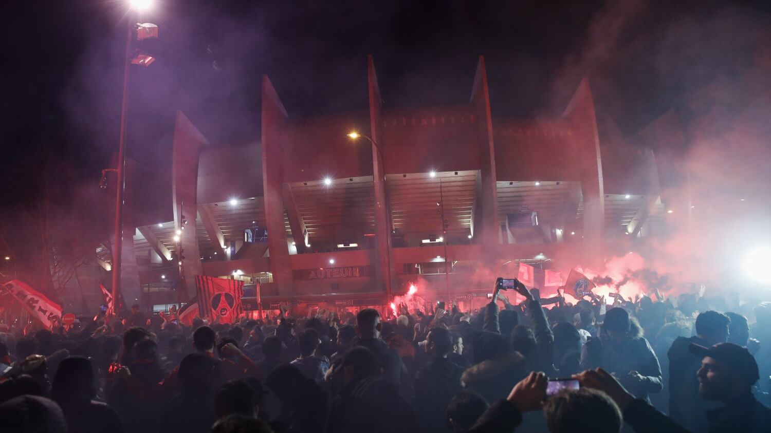 Follia Psg, festa grande squadra-tifosi nonostante il Coronavirus