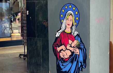 Il drappo blu e l'aureola europea: "Santa Giorgia" madonna laica nel graffito di Milano 5