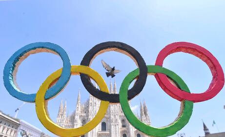 I cinque cerchi delle Olimpiadi colorano Milano 7