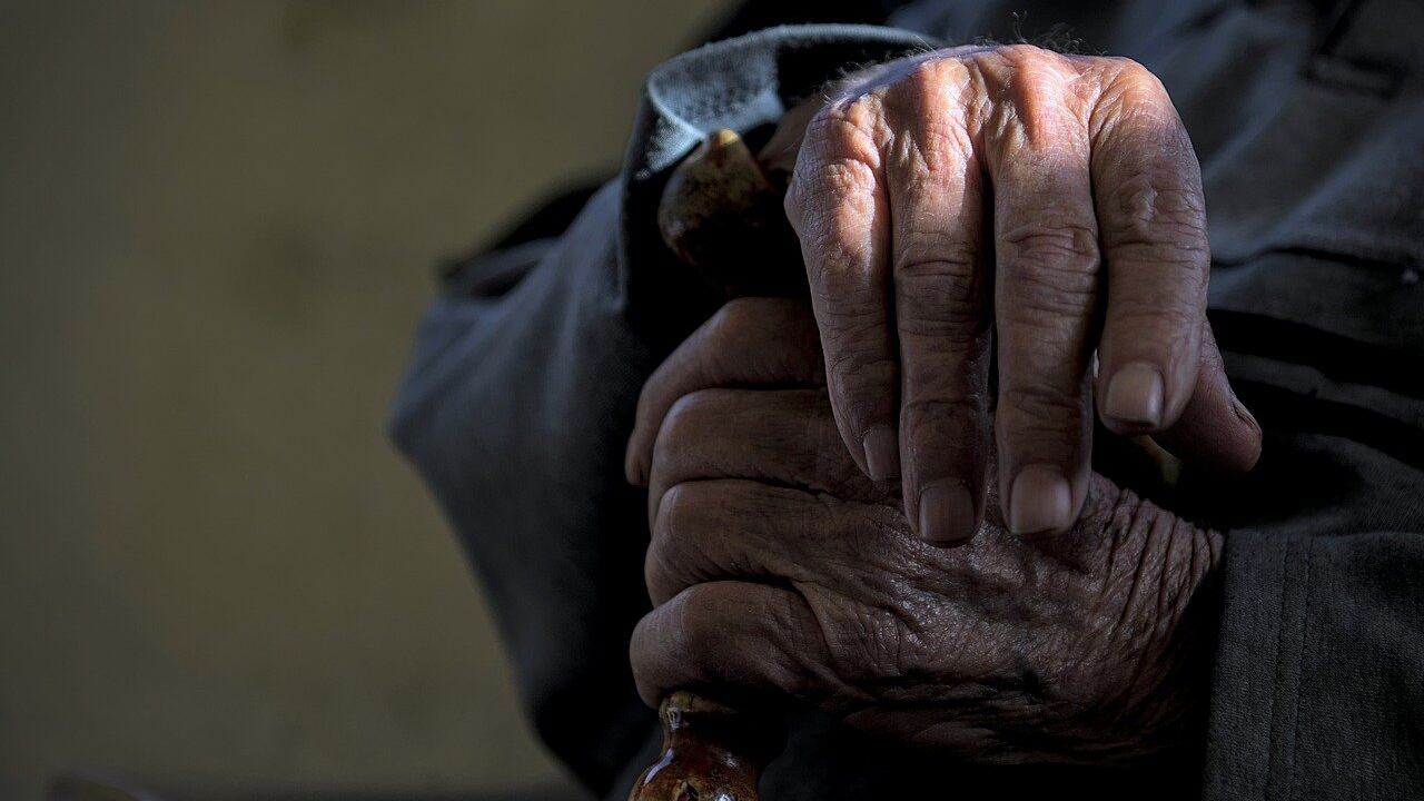 "I malati in Rsa ora a carico dello Stato. Ho vinto la battaglia per mia madre"