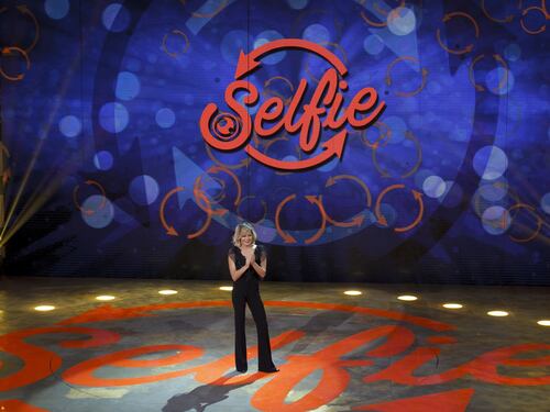 Selfie, Simona Ventura lancia un forte messaggio: "I bulli sono idioti"