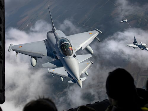 Dalle armi ai 13 punti d’aggancio: ecco come vola e com’è fatto l’Eurofighter “Typhoon”