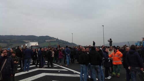 Autosole bloccata dagli operai 6
