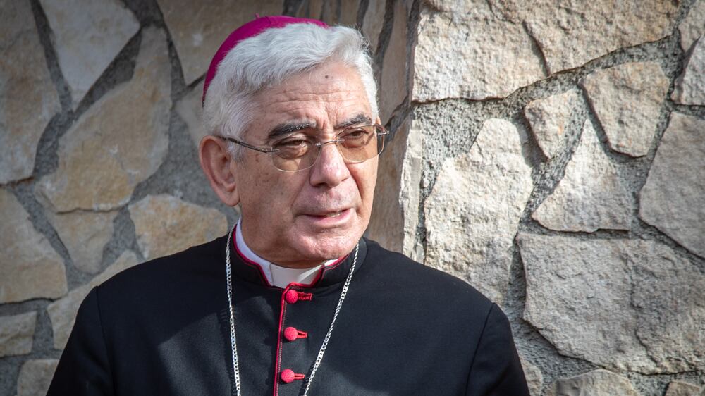L'arcivescovo contro il ministro: "Non si può strappare il Crocifisso dalle scuole"
