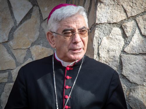 L'arcivescovo contro il ministro: "Non si può strappare il Crocifisso dalle scuole"