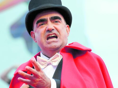 Insolito Elio, ora "rivaluta" la tristezza